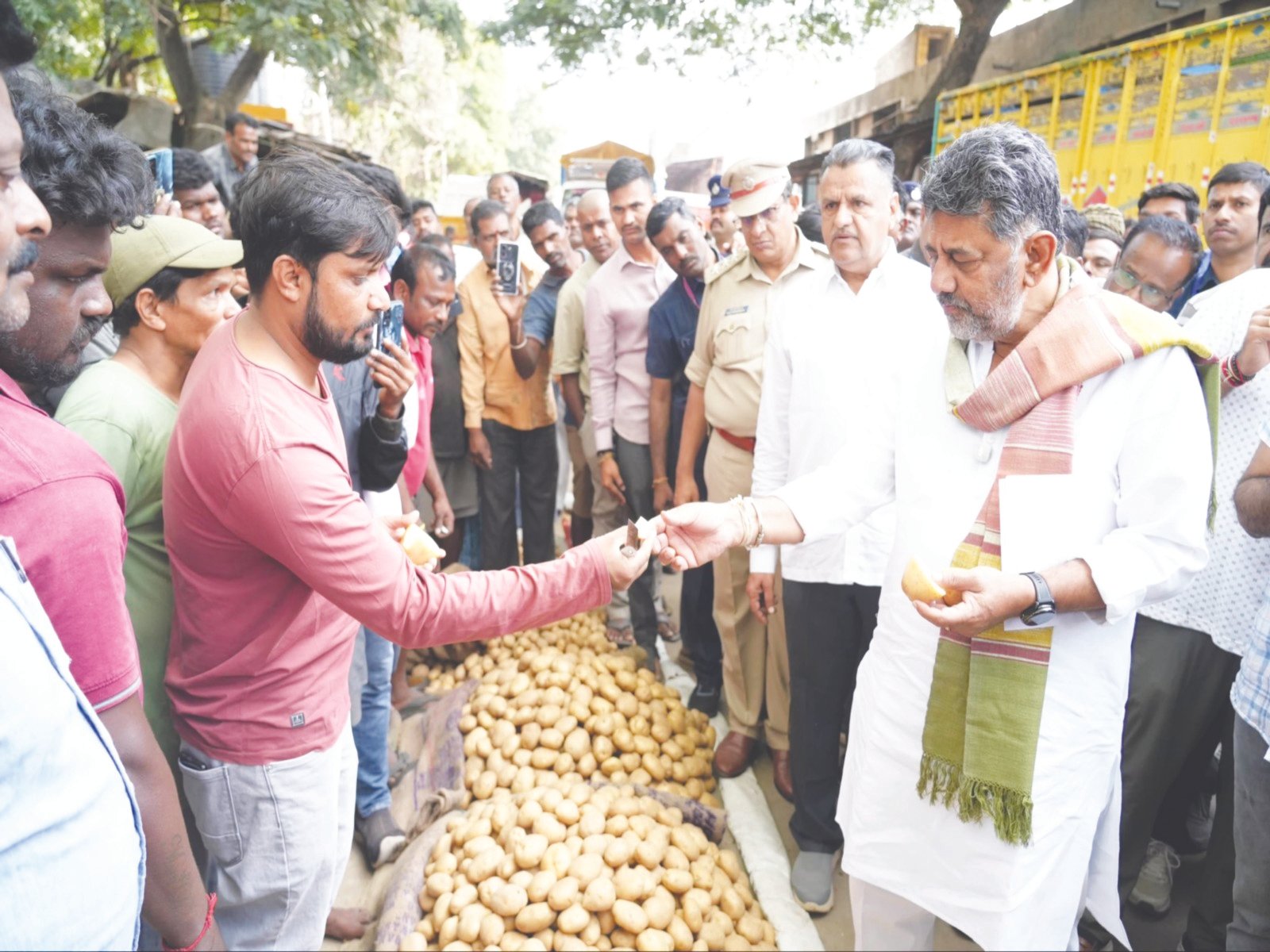 CM Shivakumar Orders Crackdown on Child Labour at Bengaluru’s Yeshwanthpur APMC