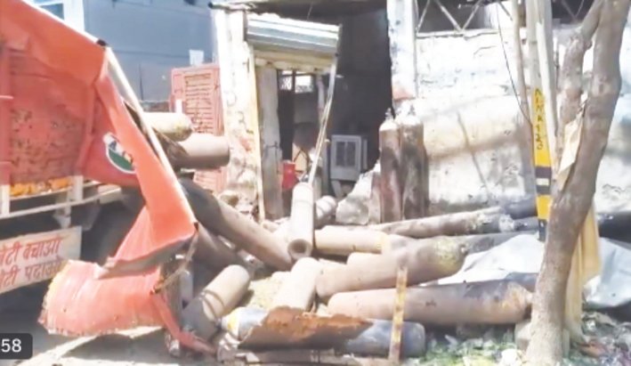 Oxygen Cylinder Blast at Okhla Godown Kills One, Injures Four