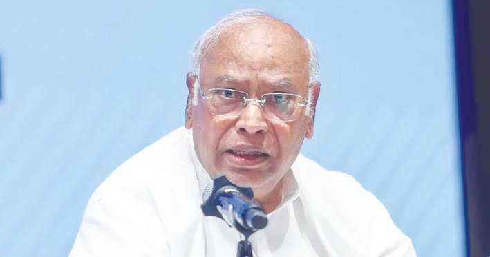 Kharge Accuses Modi Govt of ‘Capitulation’ Amid US Tariff Threat