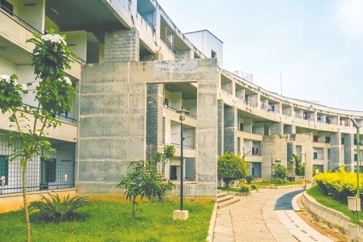 267 IIM Bangalore Alumni Raise Rs 20.11 Lakh for Injured Student in Just Hours