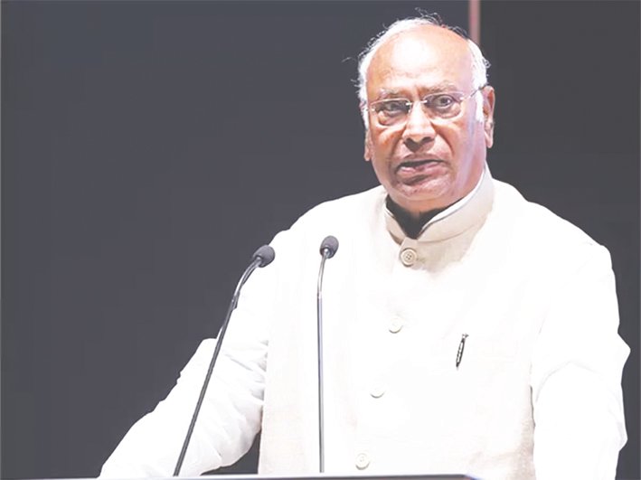 Kharge Pays Tribute to Lal Bahadur Shastri, Recalls His Simplicity, Integrity and Nation-Building Legacy