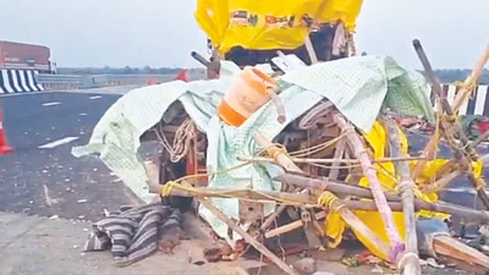 7 Killed, 18 Injured as Truck Rams Into Durga Idol-Carrying Pickup on Samruddhi Expressway