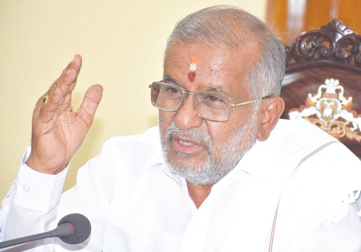 Devegowda's Praise for Siddaramaiah, Shivakumar Fuels Political Speculation