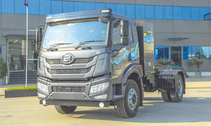 Fadnavis to Inaugurate Electric Truck Manufacturing Facility in Pune