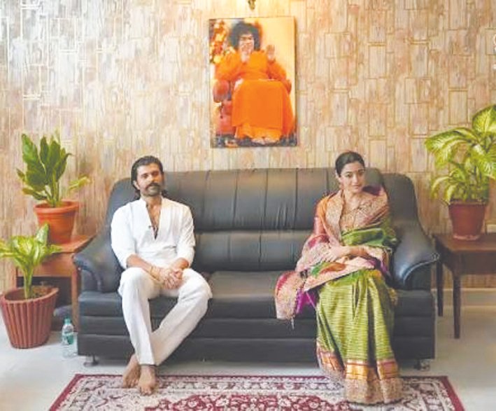Vijay Deverakonda, Rashmika Mandanna Offer Prayers at Prasanthi Nilayam During Dasara
