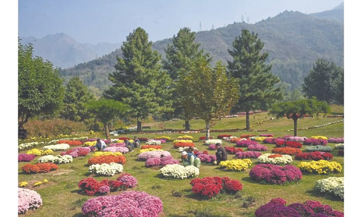 Omar Abdullah invites tourists to explore Srinagar’s Bagh-e-Gul-e-Dawood