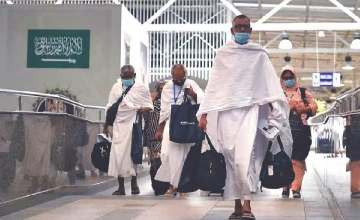 Over 100 Kashmiri Umrah Pilgrims Stranded in Saudi Arabia Amid Flight Disruptions