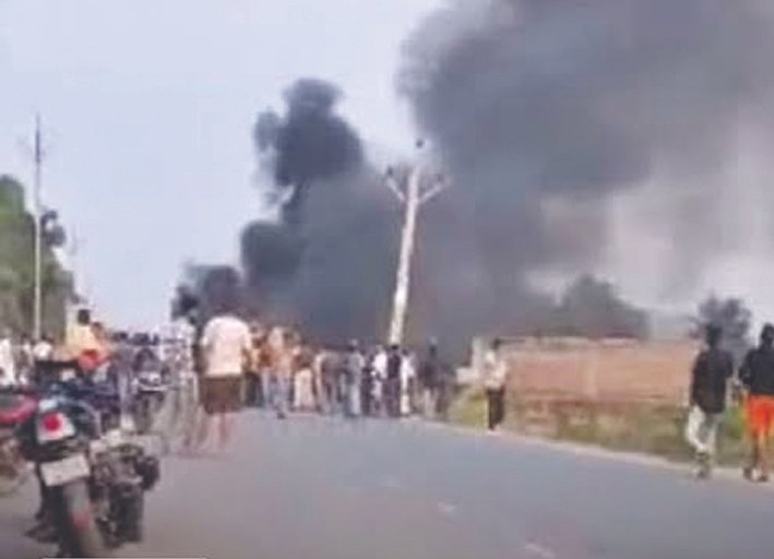 Four killed, including nine-month-old girl, in truck-auto collision in Bihar's Saran