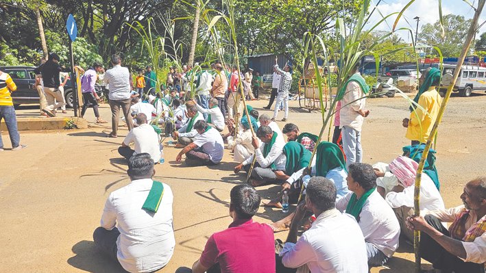 Karnataka sugarcane farmers threaten statewide lock-up of sugar mill godowns