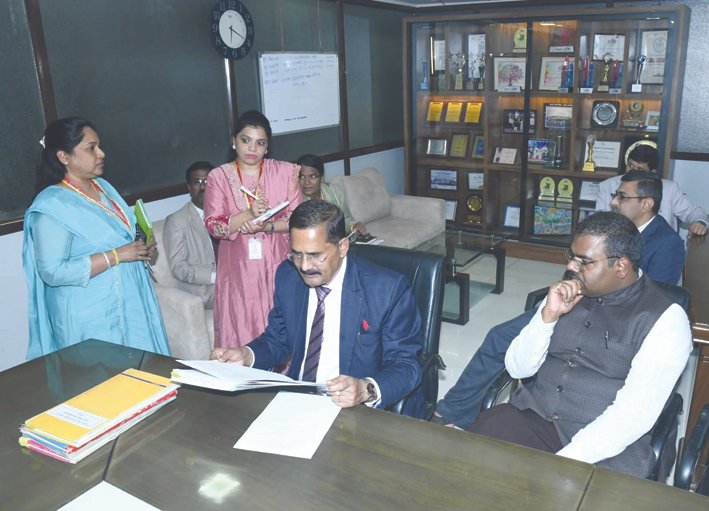 Lokayukta Upalokayukta B. Veerappa Inspects BUDA, Smart City Offices