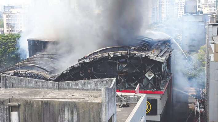 Fire breaks out at Bandra mall, doused after three hours; no casualties