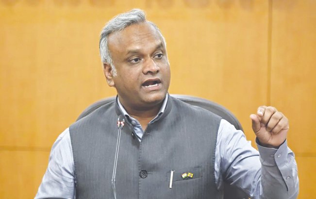 Kharge blames ‘Modinomics’ for inflation, defends milk price hike
