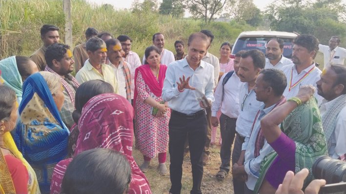 Rural Development Commissioner Y S Patil inspects VBG-RAM-G works in Bailhongal